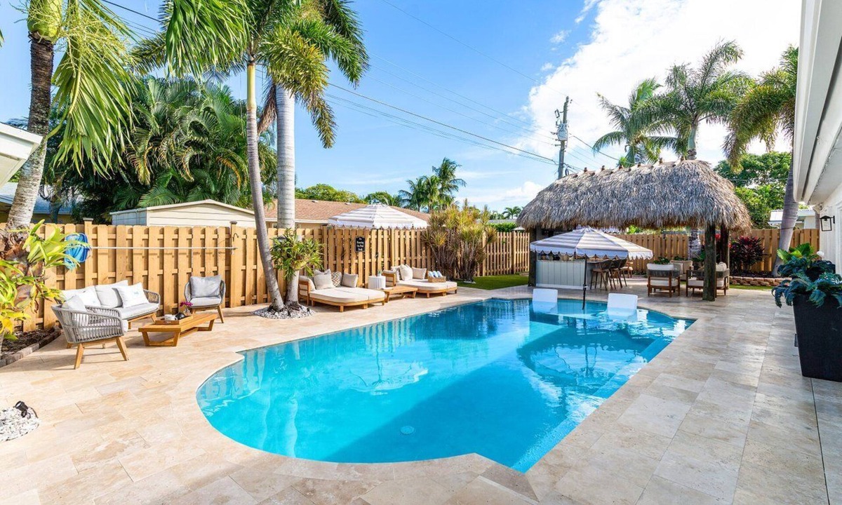 Boynton Beach House | July/Aug Discount! Heated Pool & Tiki Hut