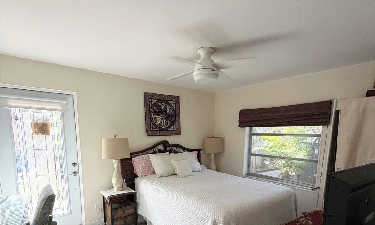 Jupiter Cottage | Jupiter Inlet room, walk to everything