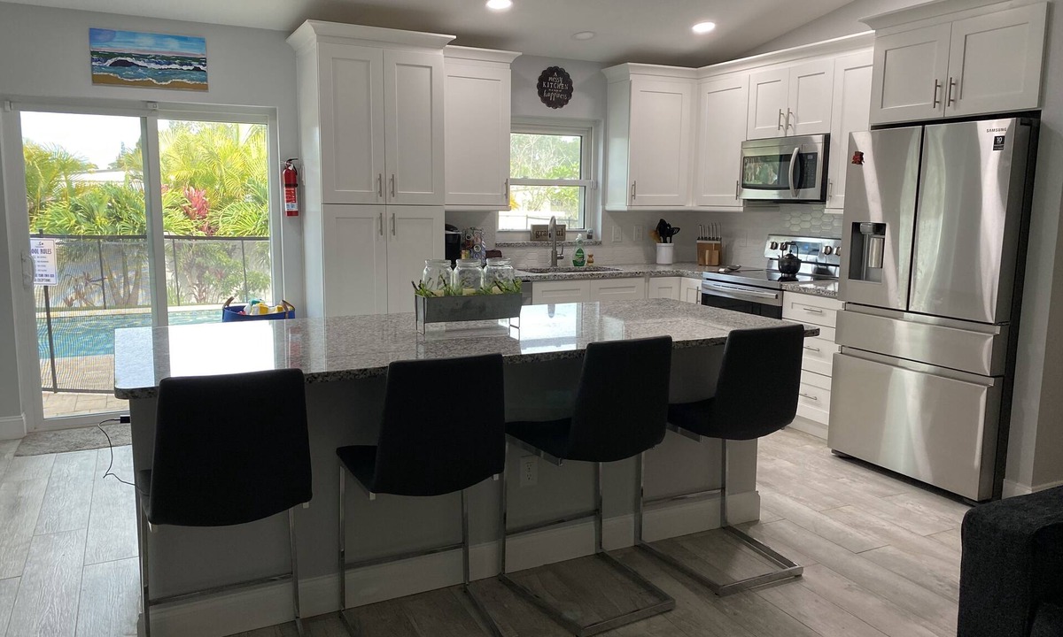 Largo House | Just 9 mins away to Indian Rock Beach. Game room and amazing pool