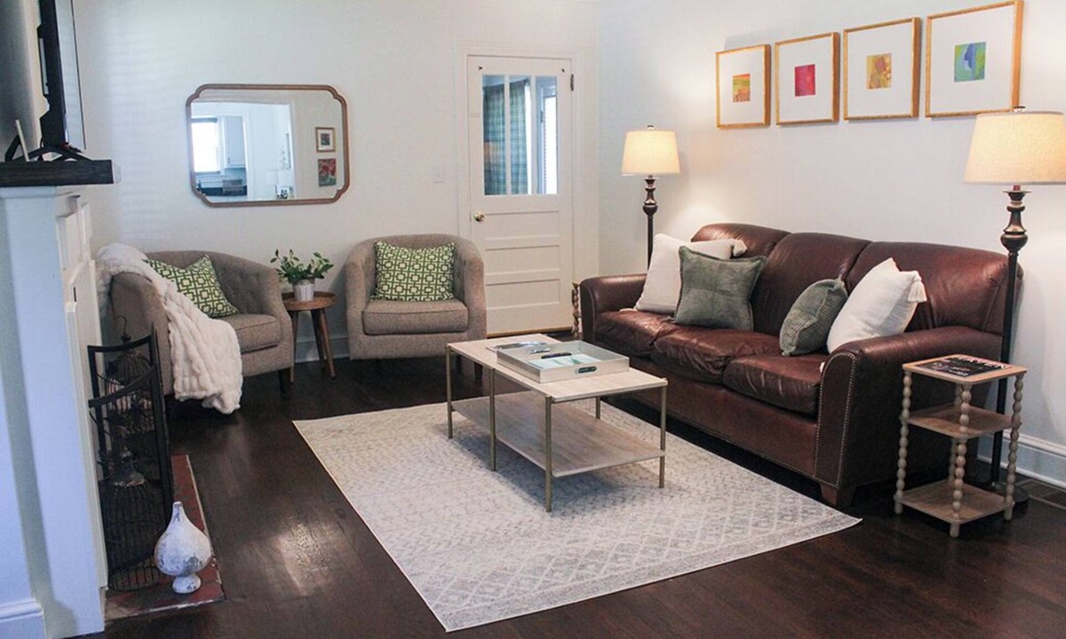 Greer House | Just updated! Downtown Greer house. Walk to downtown shops. Fenced in backyard