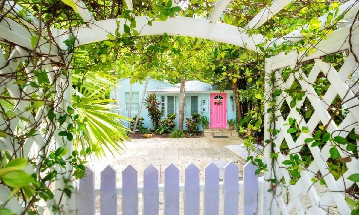 Islamorada House | Keys Cottage Downtown Islamorada — walk