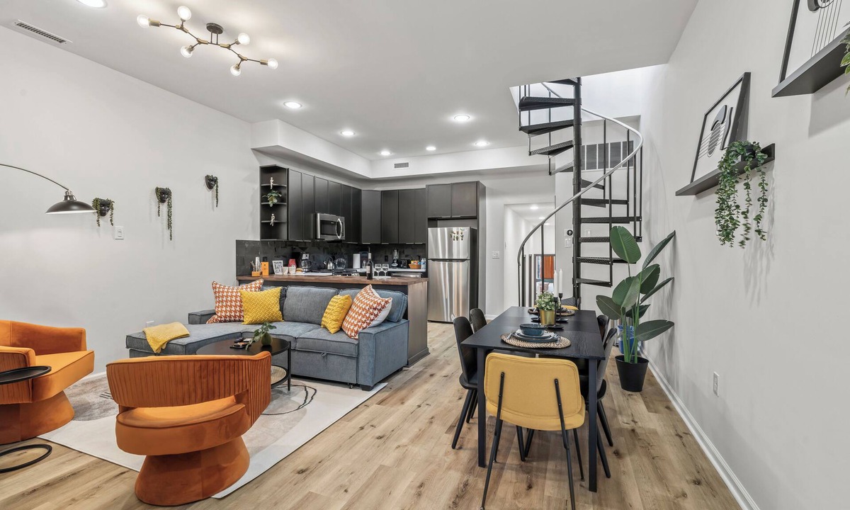 Old City Apartment | Kid Friendly-Parking-Roof Deck
