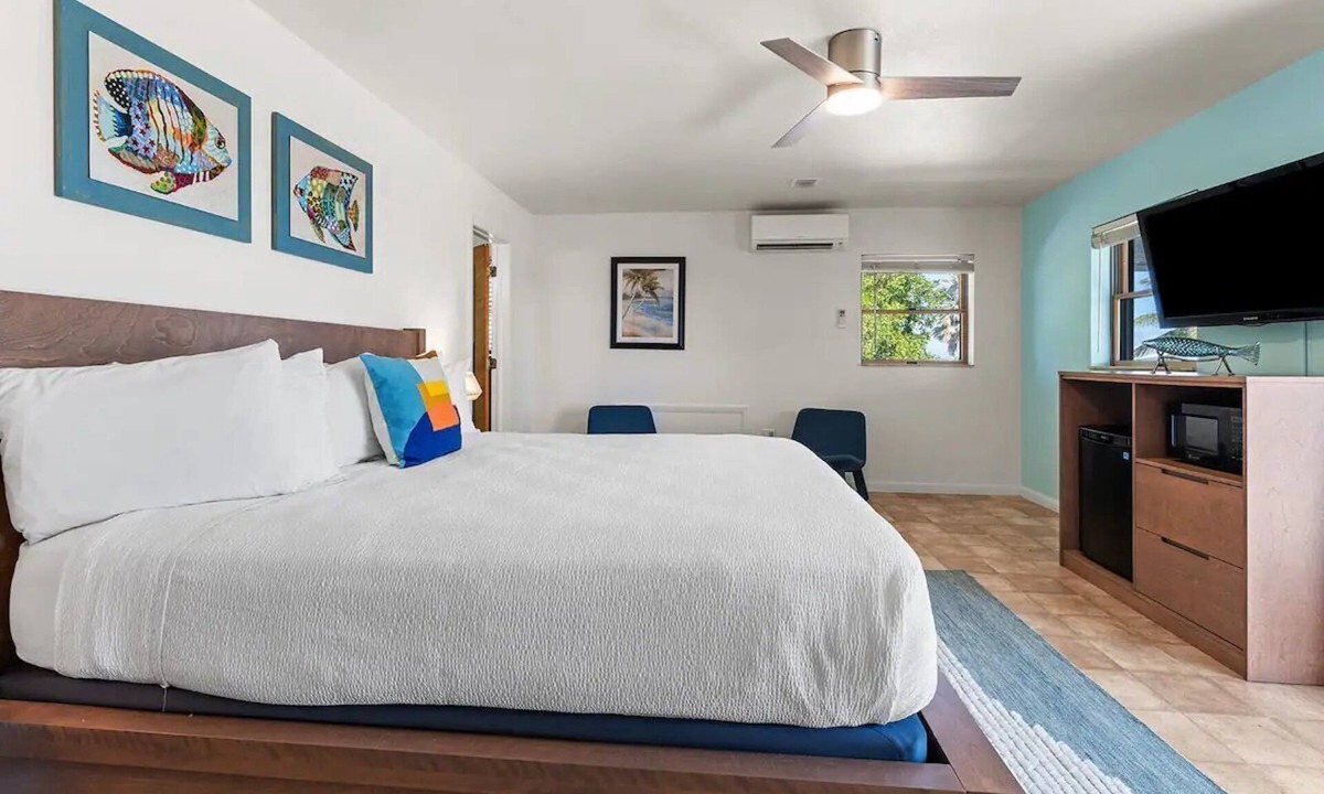 Little Torch Key Hotel | King Room w/Pool & Beach Access Near Boating and Fishing Spots + Breakfast!