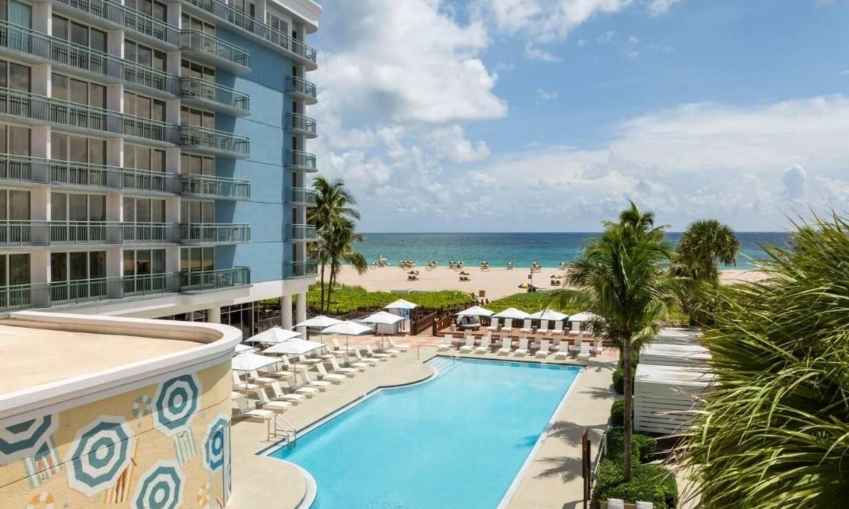 Singer Island Hotel | King Size Bed w/On-site Pool | Intracostal Views