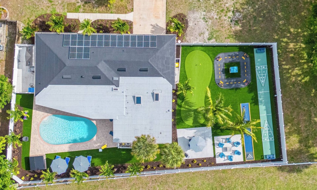 Glen Oaks House | Kokomo Keys | Heated Pool + Outdoor fun park