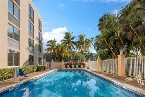 Sunrise Hotel | La Quinta Inn & Suites by Wyndham Sunrise