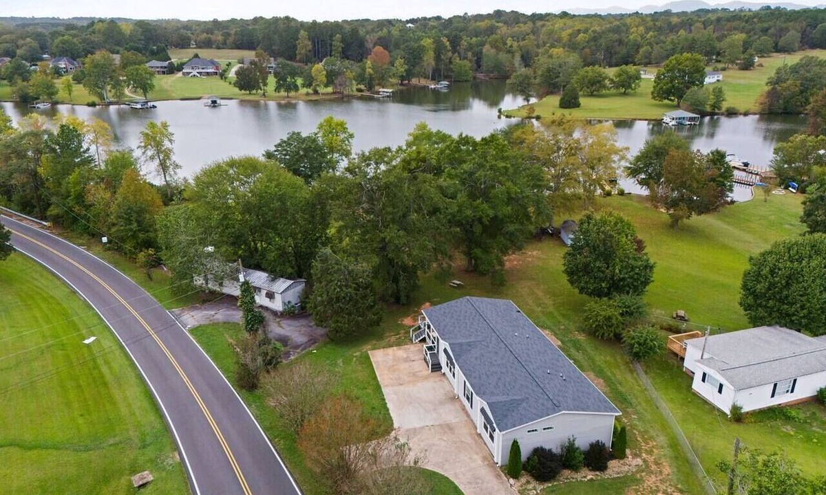 Inman House | Lake Bowen Family Home, Pet Friendly, Sleeps 8