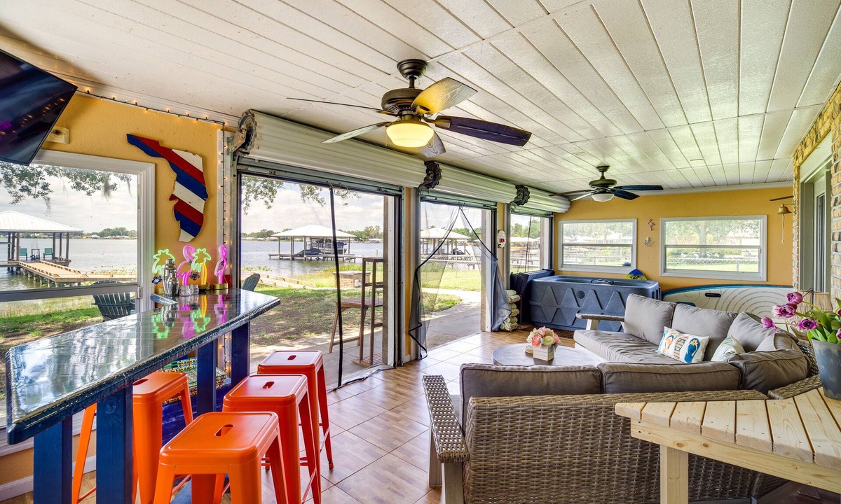 Highland House | ‘Lake Francis Lily Pad’ - Home w/Hot Tub & Dock!