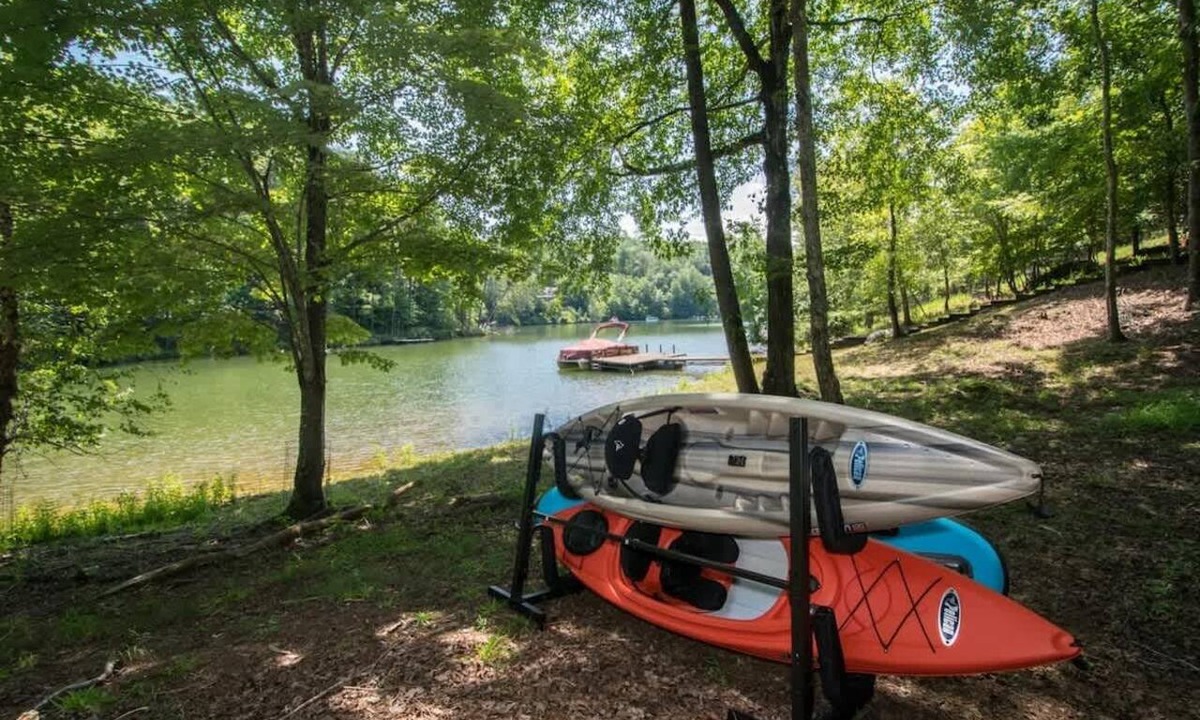Mill Spring House | Lakefront 3BR w/Private Dock + Firepit | Free Tix