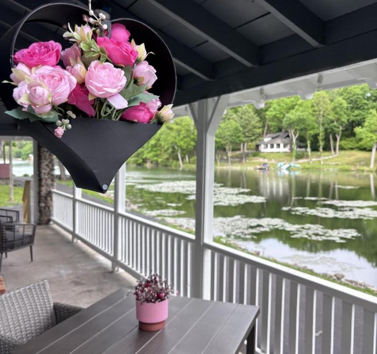 Saylorsburg House | Lakefront Couples Retreat in the Poconos
