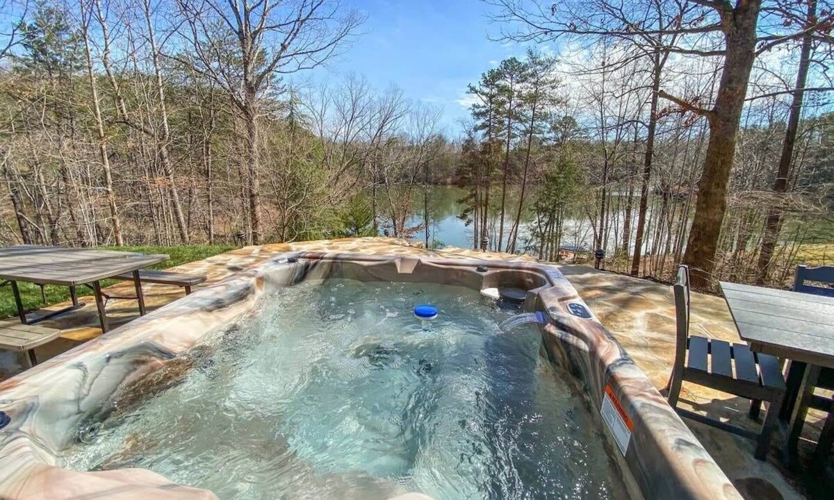 Mill Spring House | Lakefront~Dock~Hot tub~Firepit~Dog Friendly!