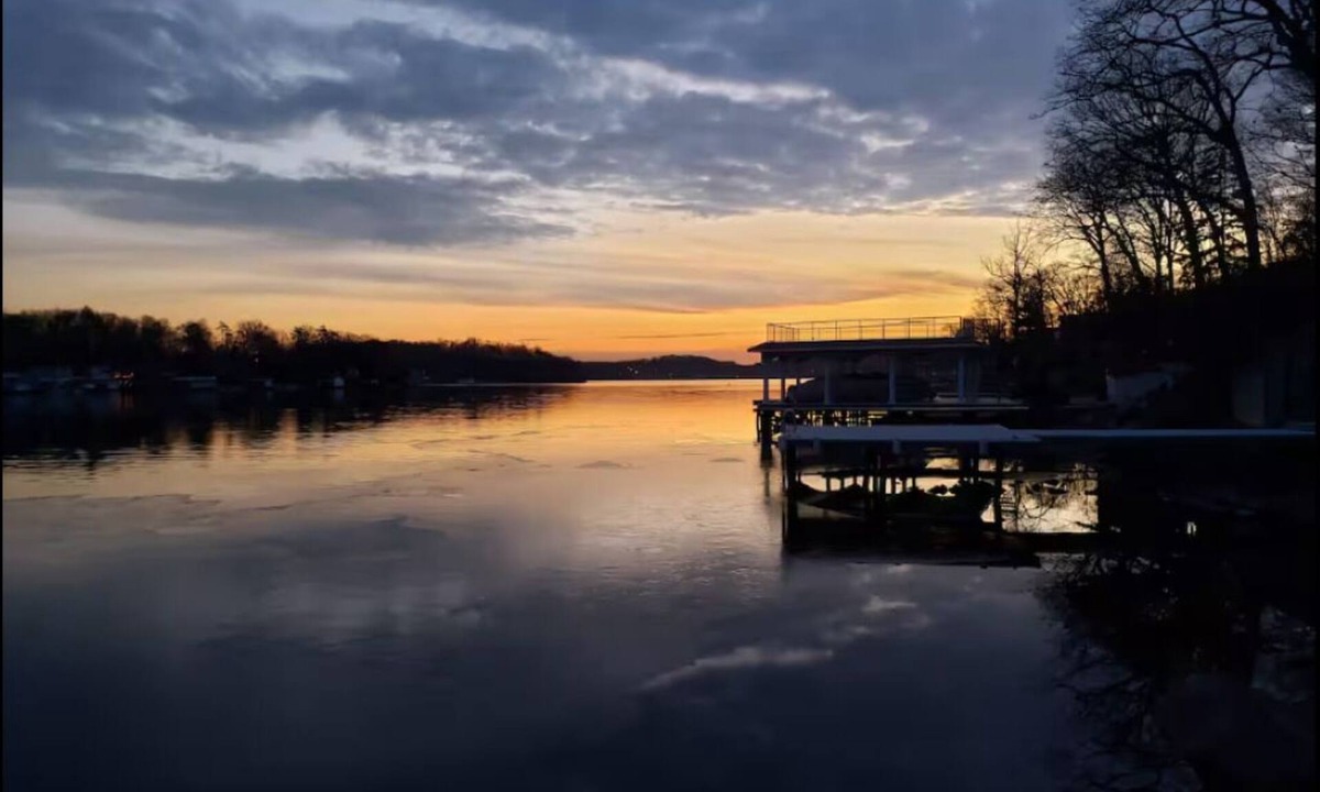 Glasser House | Lakefront Escape on Lake Hopatcong – 100 Feet of Private Waterfront