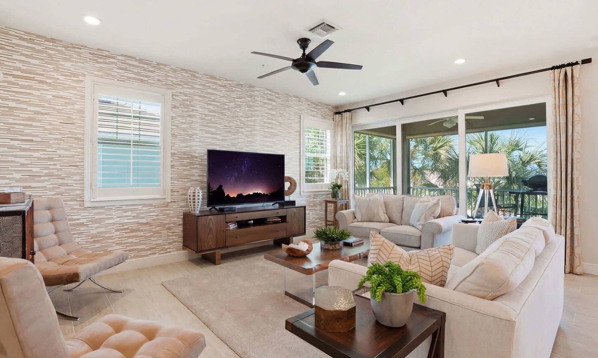 Rural Estates Condo | Lakefront Luxury + Stunning Naples Sunsets