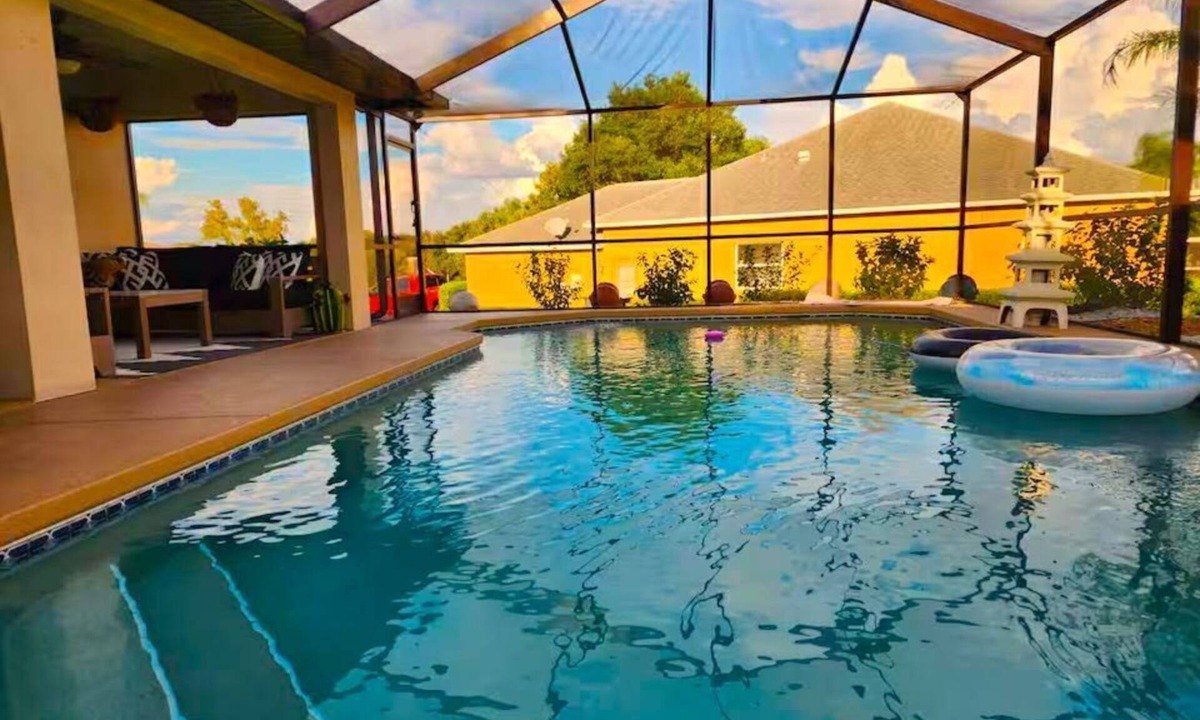 Lakeland House | Lakeland Poolside Luxe Retreat