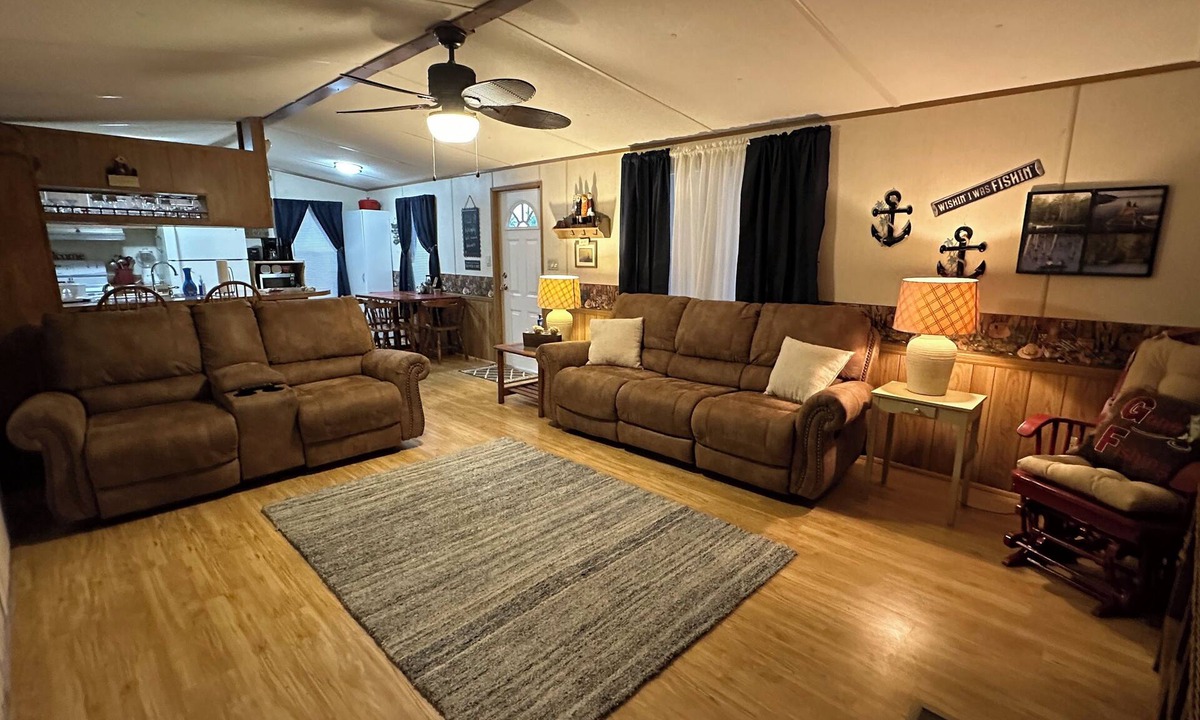 Moore Haven House | Lakeport Hydeaway Plenty of room for your boat as well!