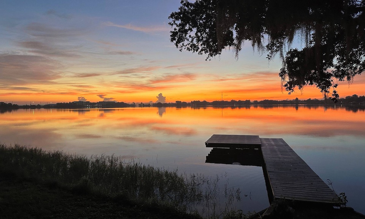 Sebring House | Lakeside Lounger 12 Hours of Sebring, 15 min drive. Sleeps 7, on the lake.