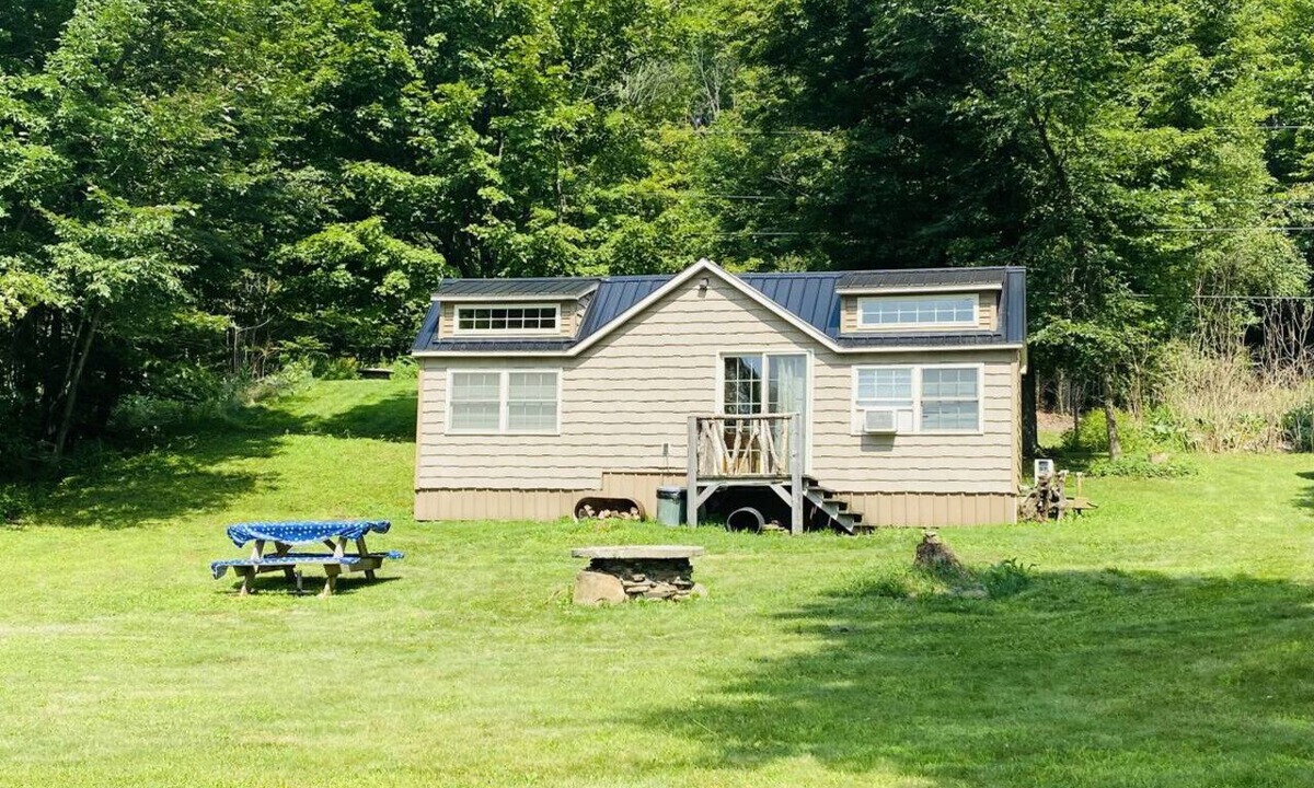 Rome House | Lakeside Tiny Cozy Retreat