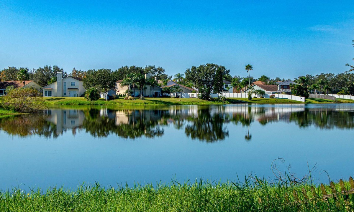 Brandon House | Lakeview Family Retreat | Pet Friendly | Lanai & Fenced Yard | Near Tampa & Brandon