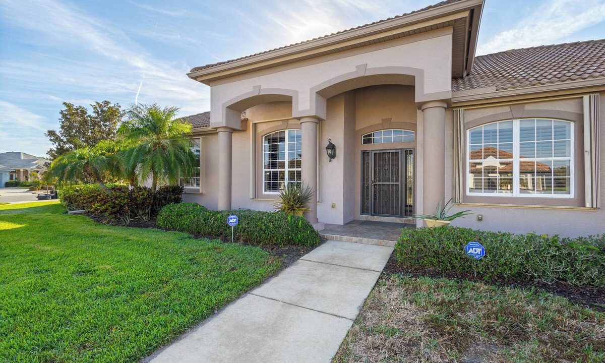 Braden River House | Lakewood Ranch–Spacious 3BR Home with Den by RVA