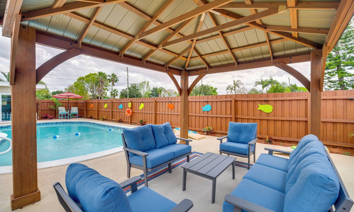 Bowe Gardens House | Lanai, Grill & Outdoor Pool: Melbourne Duplex!