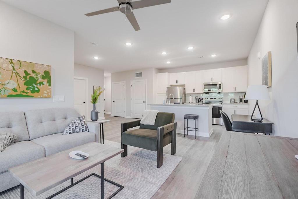 Fort Myers Apartment | Landing Amazing 1BD Pool