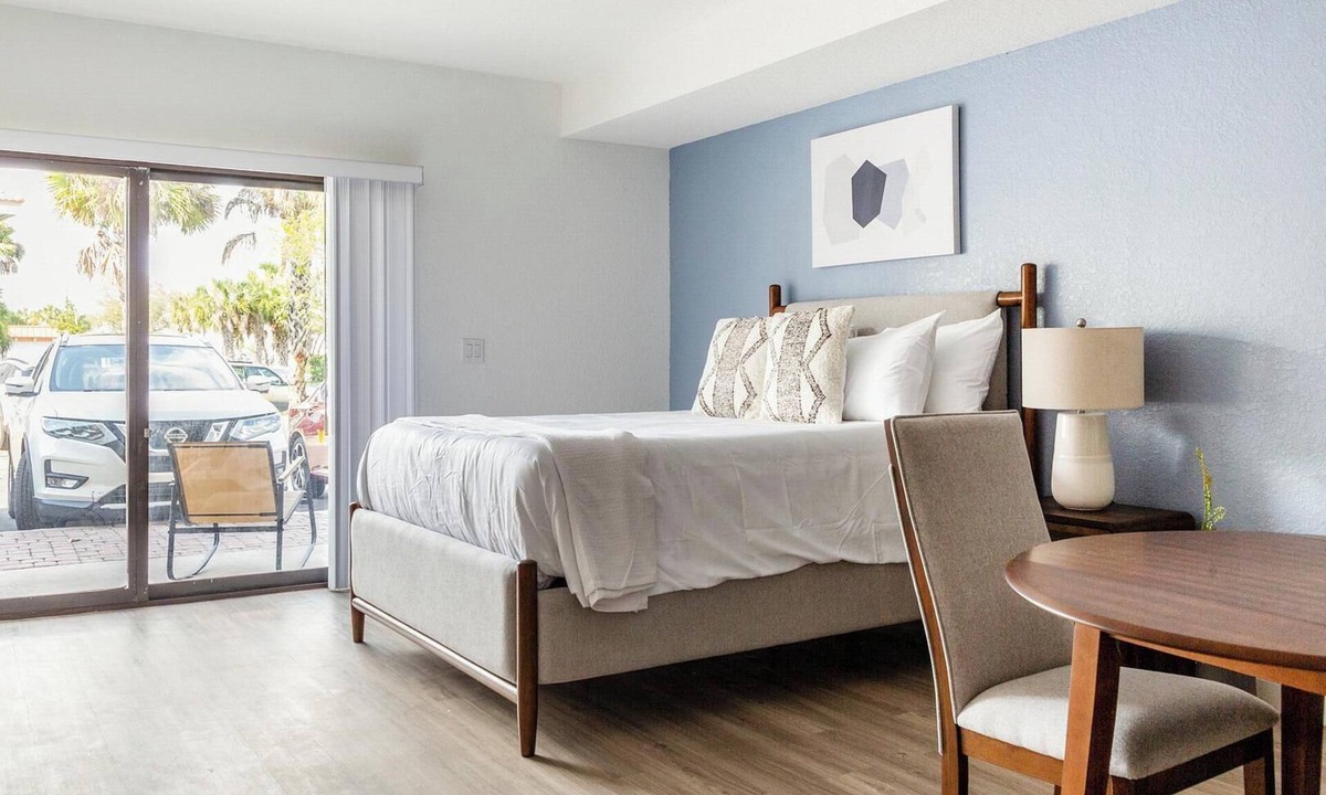 Golden Gate Apartment | Landing | Beautiful Studio, Courtyard, Clubhouse