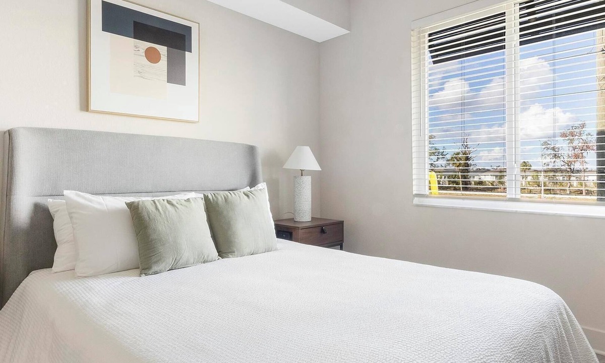 Palmetto Apartment | Landing | Chic 2BD, Yoga Studio, Gym