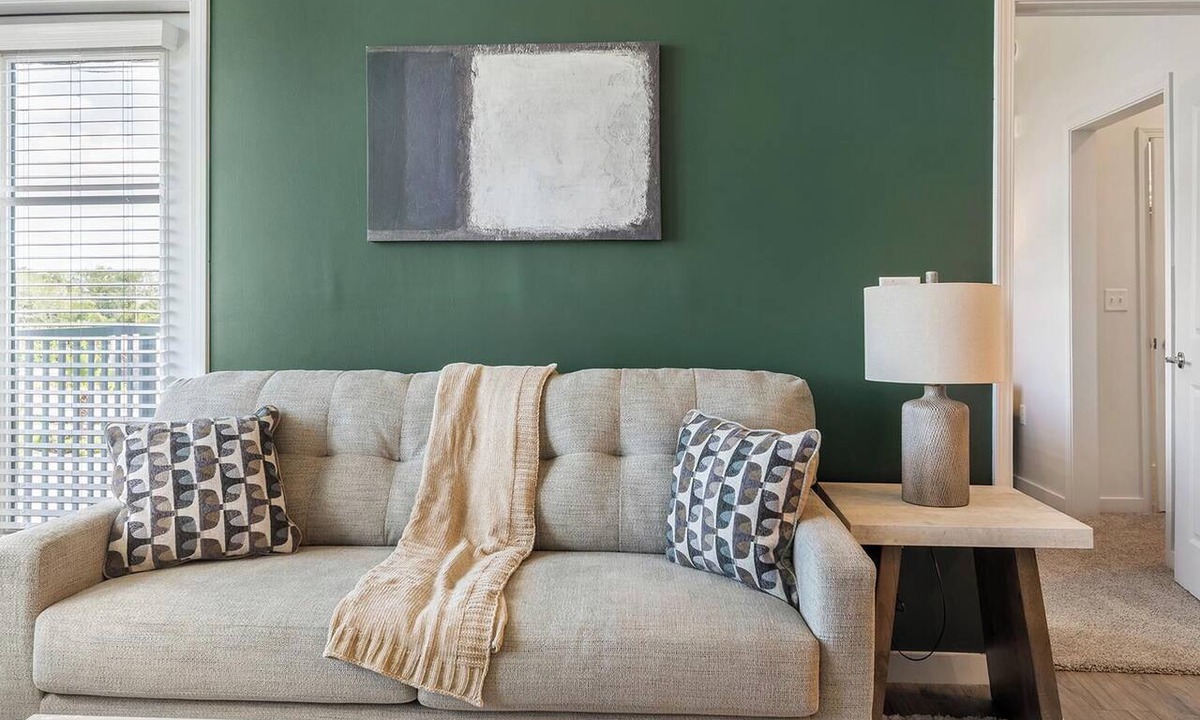 Tarpon Springs Apartment | Landing | Spectacular 2BD, Clubhouse