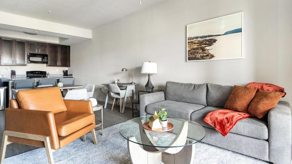 Fort Myers Apartment | Landing Spectacular 1BD Courtyard Game Room