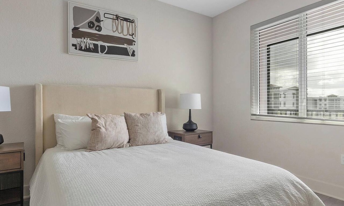 Palmetto Apartment | Landing | Stunning 2BD, Gym, Pool