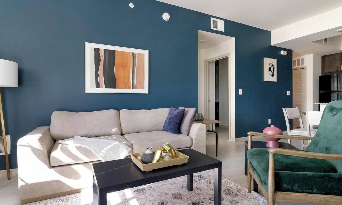 Eastwood Village Apartment | Landing | Stunning 2BD, Pool, Tennis Court