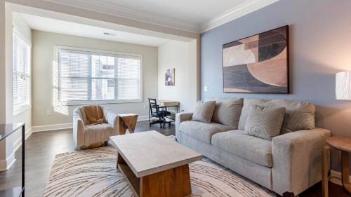 Greer Apartment | Landing Stunning 3BD Pool Gym