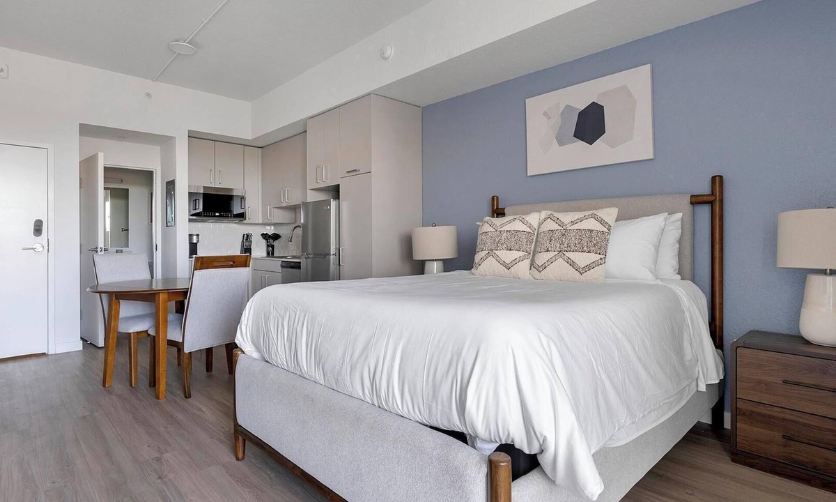 Golden Gate Apartment | Landing | Stunning Studio, Clubhouse, Courtyard