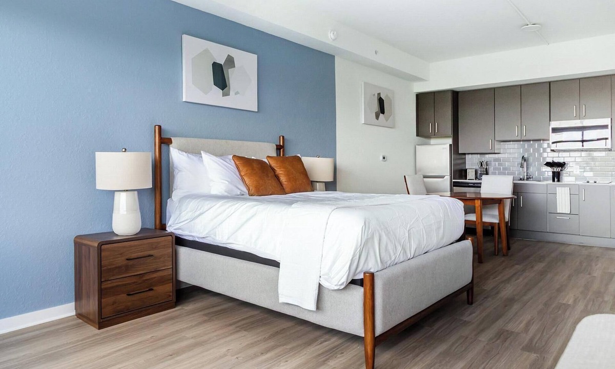 Golden Gate Apartment | Landing | Stunning Studio, Yoga Studio, Courtyard