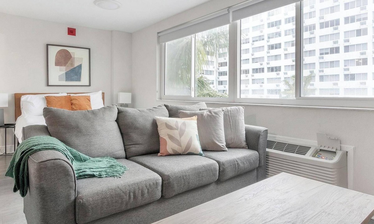 St. Petersburg Apartment | Landing | Stunning Studio, Pool, Clubhouse