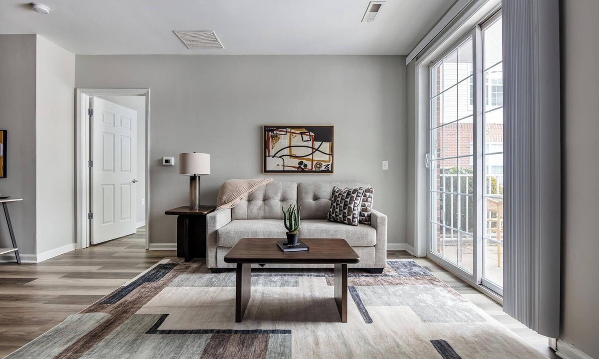 Raritan Apartment | Landing | Stylish 1BD, Courtyard, Tennis Court