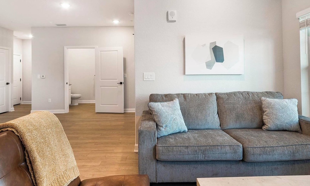 Port Malabar Apartment | Landing | Stylish 1BD, Gym, Pool