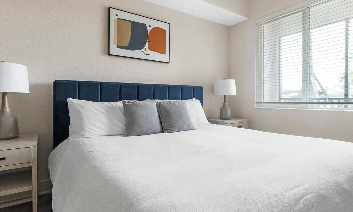 Palmetto Apartment | Landing | Stylish 1BD, Pool, Gym