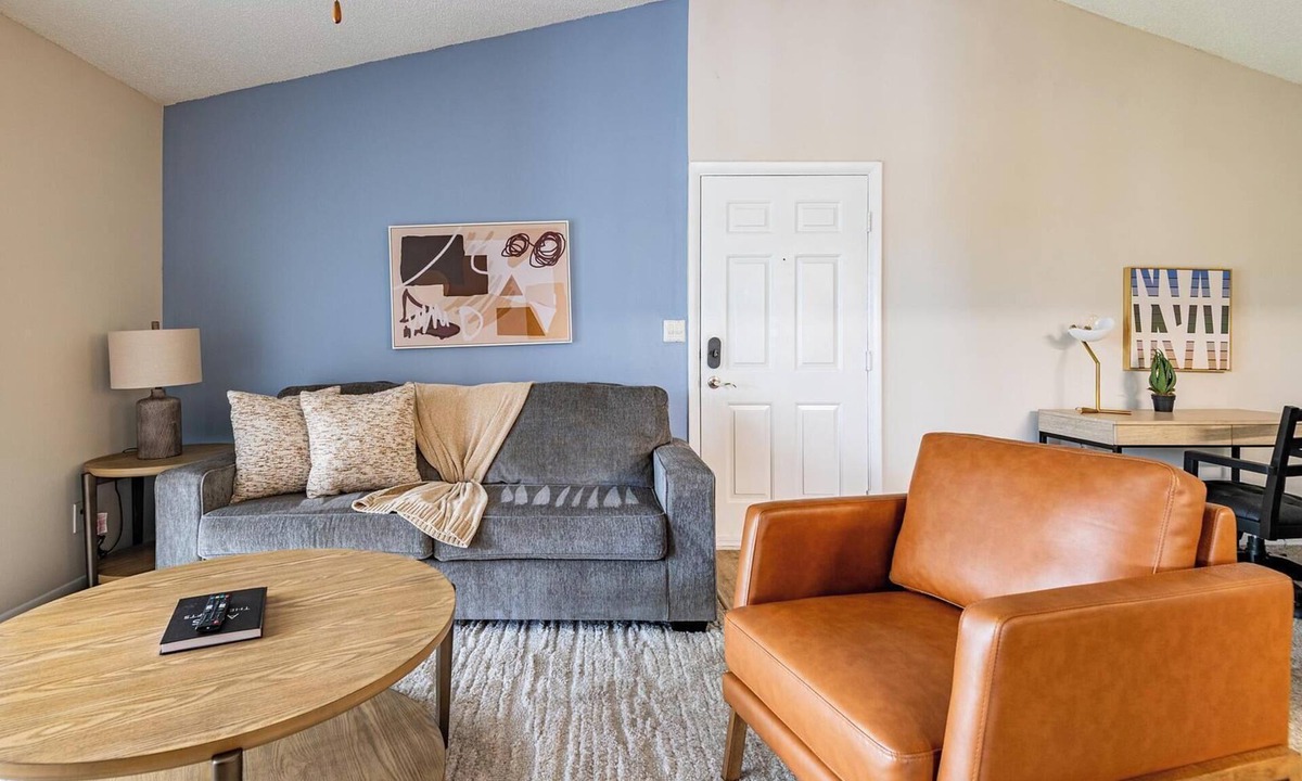 Interchange Square Apartment | Landing | Stylish 2BD, Tennis Court, Gym