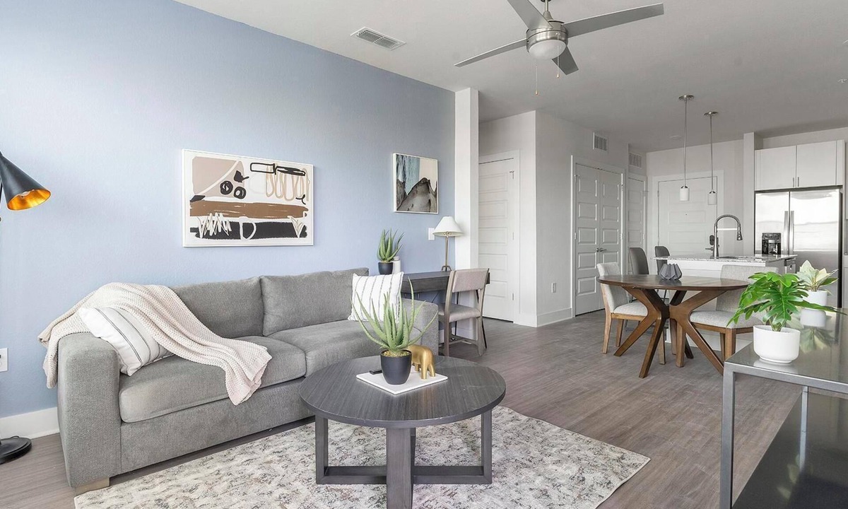 The Forum Apartment | Landing | Stylish 2BD, Gym