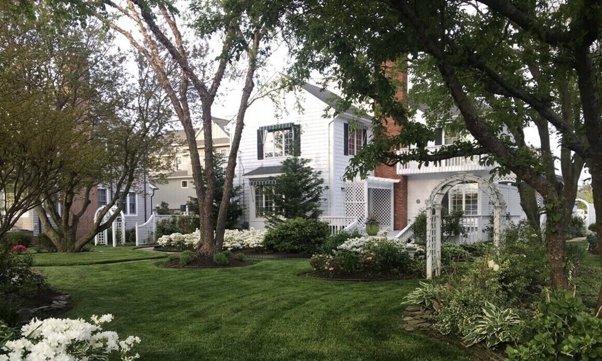 Avon House | Large private property with beautiul gardens across the street from the beach