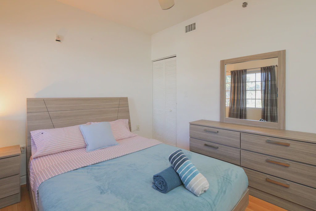 Bayshore Apartment | Large Studio close to the Beach