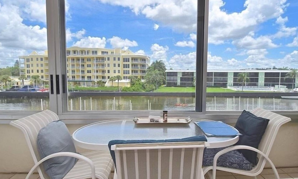 Siesta Key Condo | Large Waterfront Condo at Fisherman's Haven. Private Beach, Heated Pool, Gated. FH304