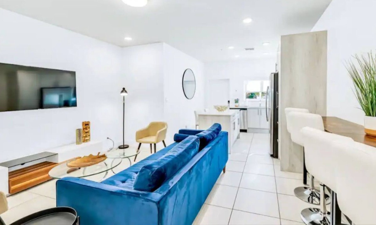 Lake Worth Corridor Apartment | 'Lavender' at Aviara Lake Worth