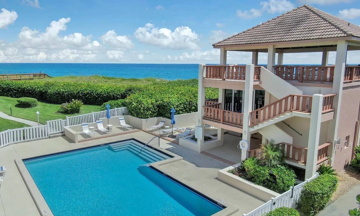 Stuart Condo | Lease for 30 days. No need to stay the 30 days but pay less than similar units.