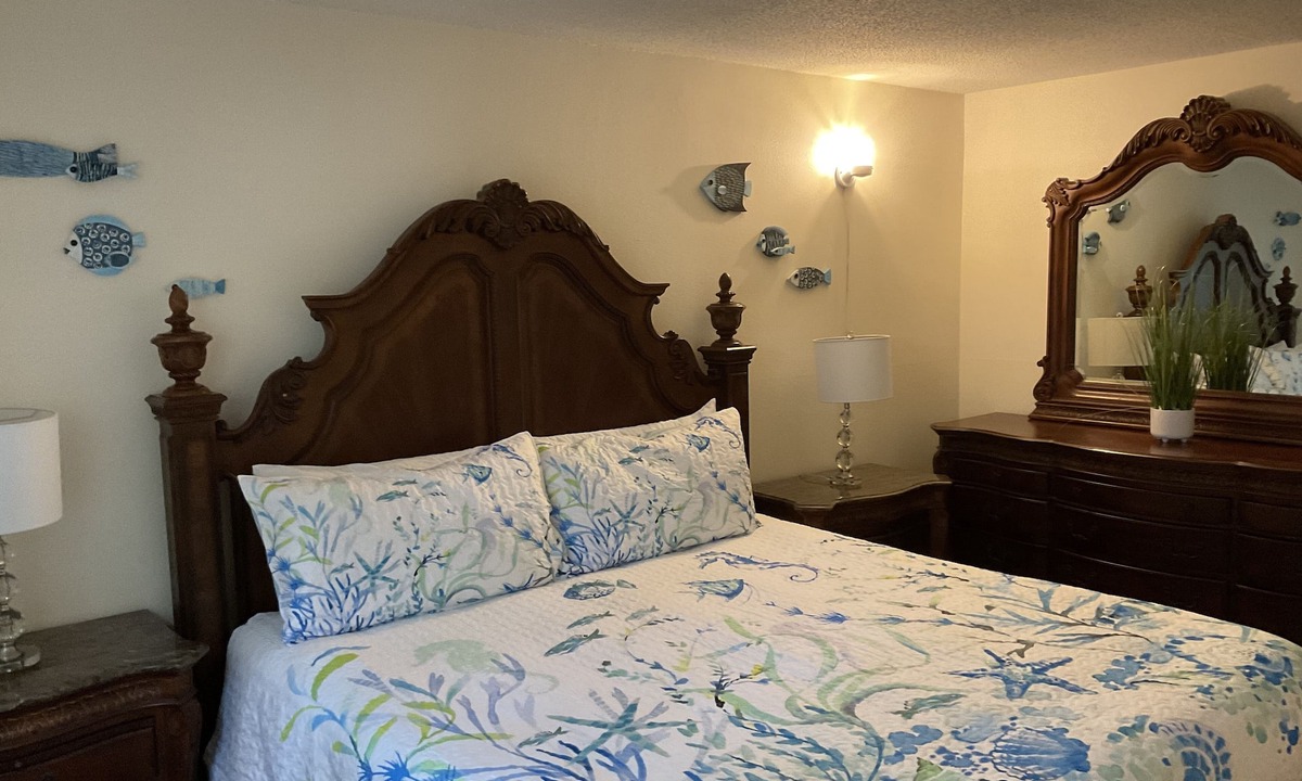 Sarasota Apartment | LIDO BEACH/ST. ARMAND'S CIRCLE #102