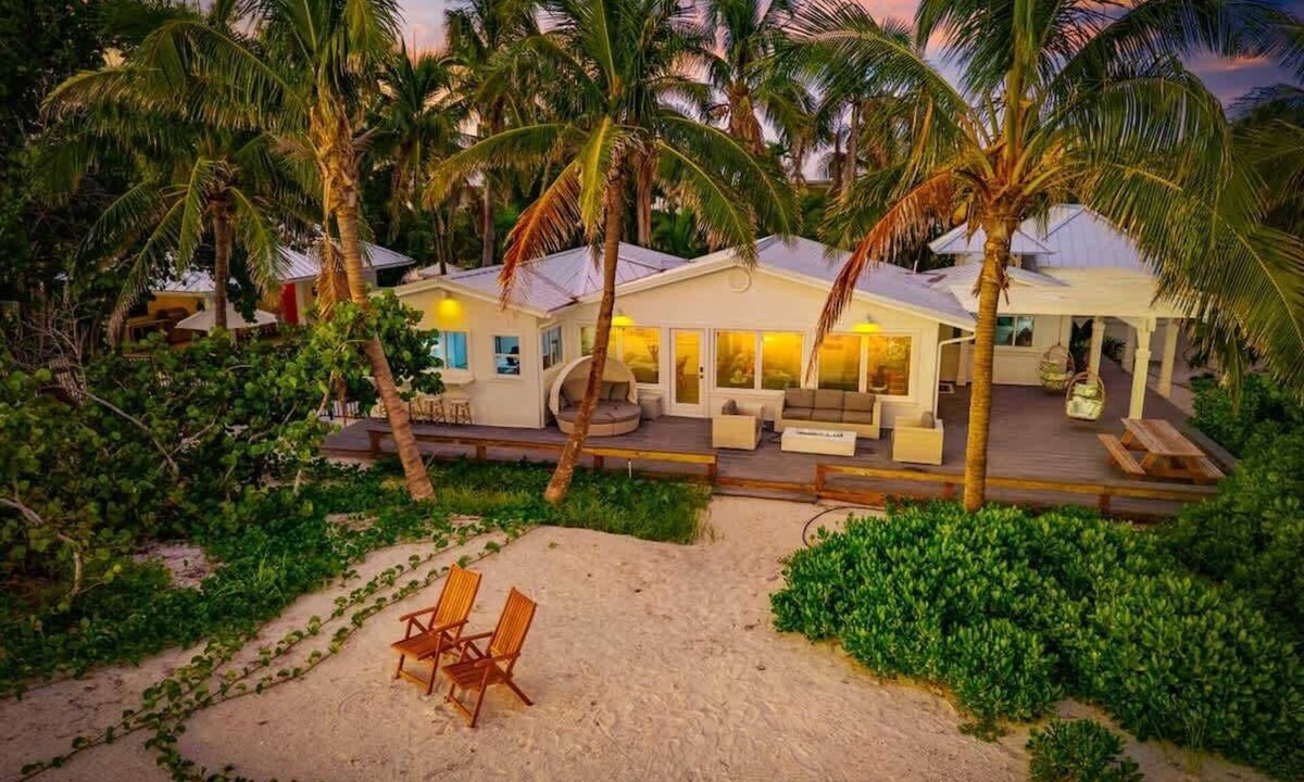 Holmes Beach House | Limefish Luxury | Gulf Front Pool | Sunset Views | Beach Access