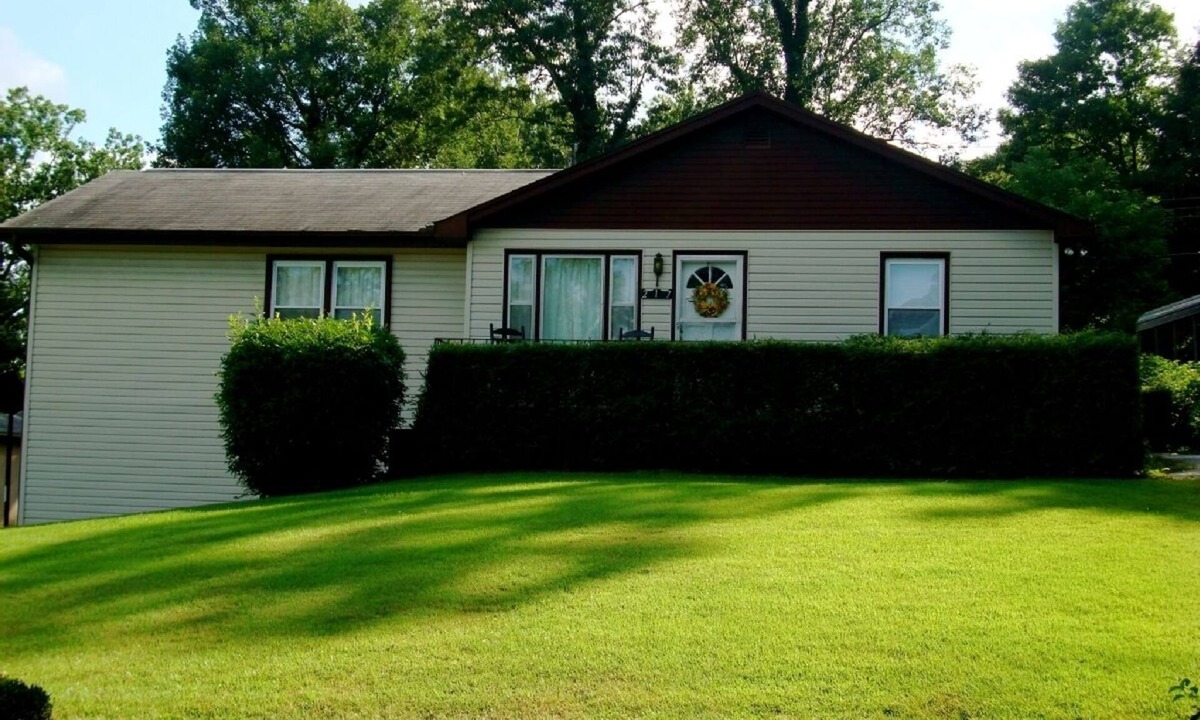 Hendersonville House | Limited Dates in June & July, Come See Why. Locally Owned & Operated!