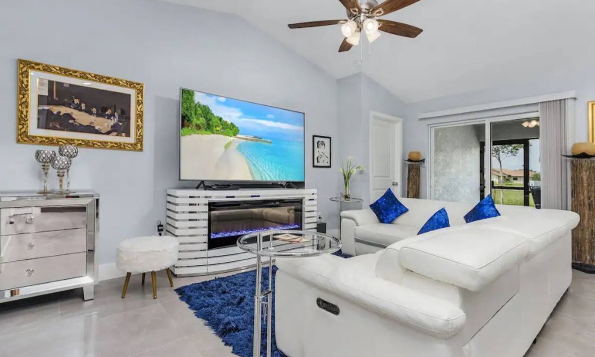 Diplomat House | Little Cape Escape * cute home w outdoor space