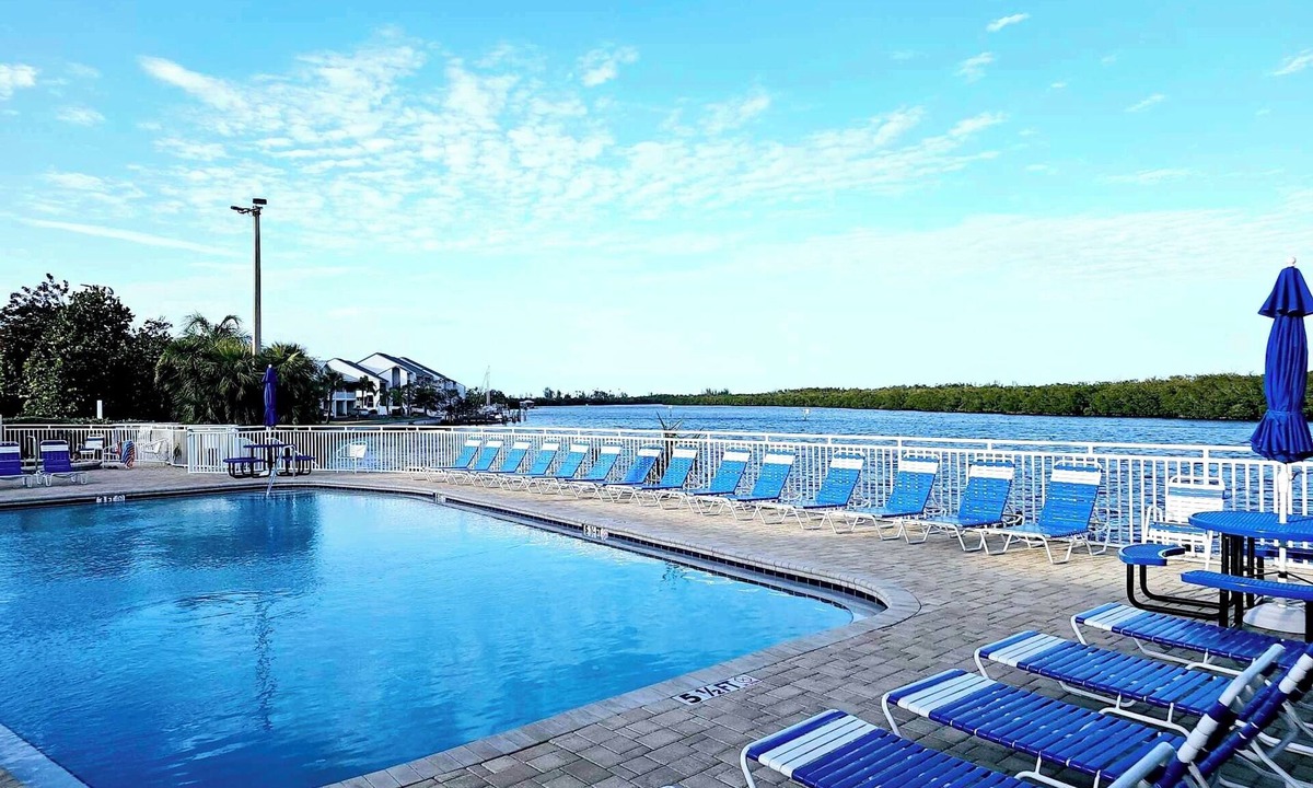 Ruskin House | Little Harbor Resort #510 Tampa Bay FL Beach, Hot Tub, Pools